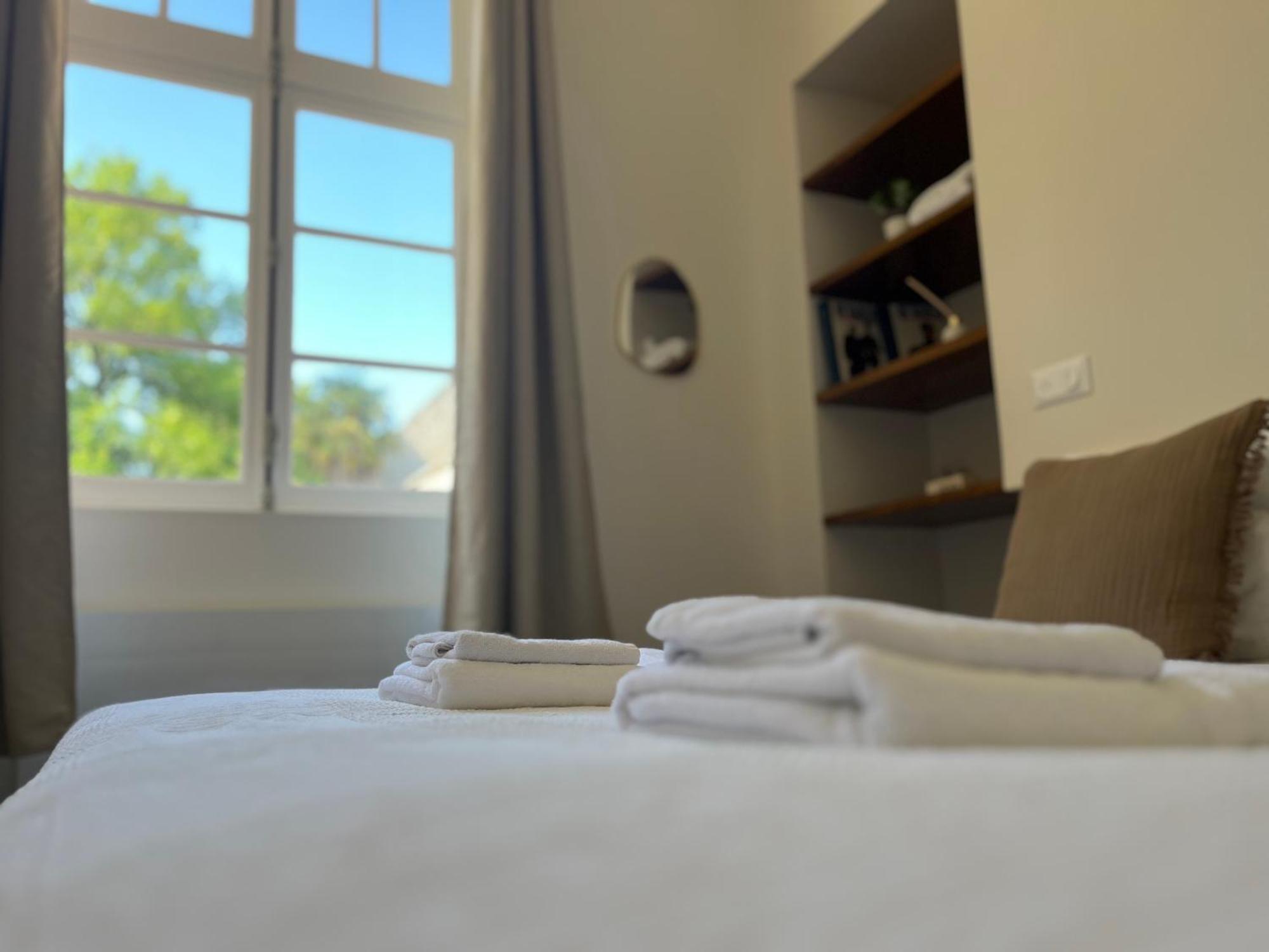 Abbaye De Blanchelande Bed & Breakfast Neufmesnil ภายนอก รูปภาพ