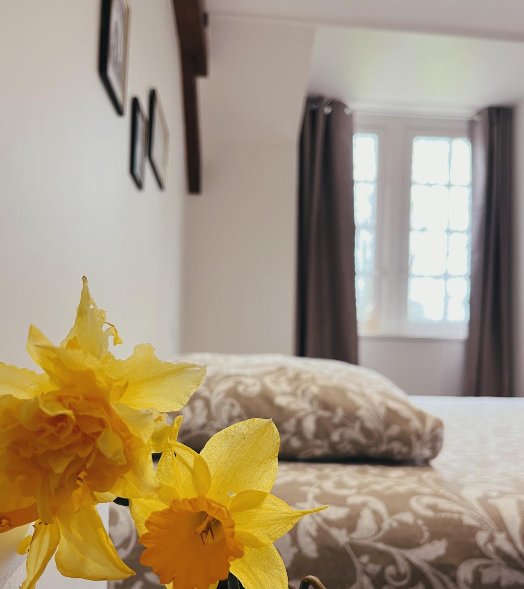 Abbaye De Blanchelande Bed & Breakfast Neufmesnil ภายนอก รูปภาพ