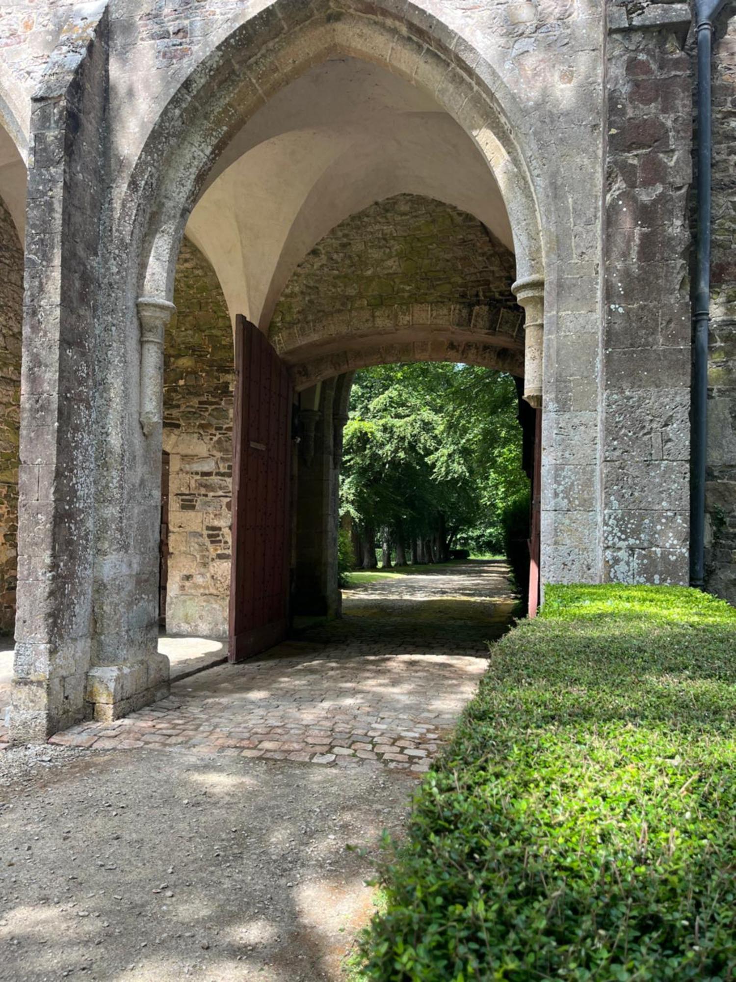 Abbaye De Blanchelande Bed & Breakfast Neufmesnil ภายนอก รูปภาพ