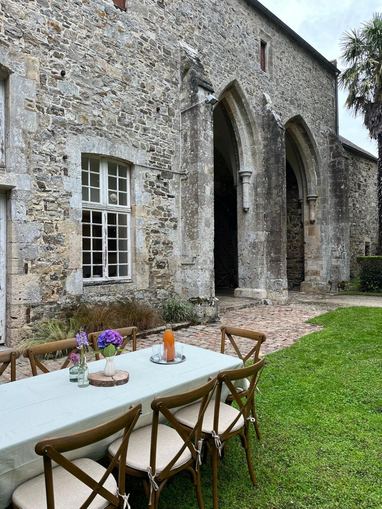 Abbaye De Blanchelande Bed & Breakfast Neufmesnil ภายนอก รูปภาพ