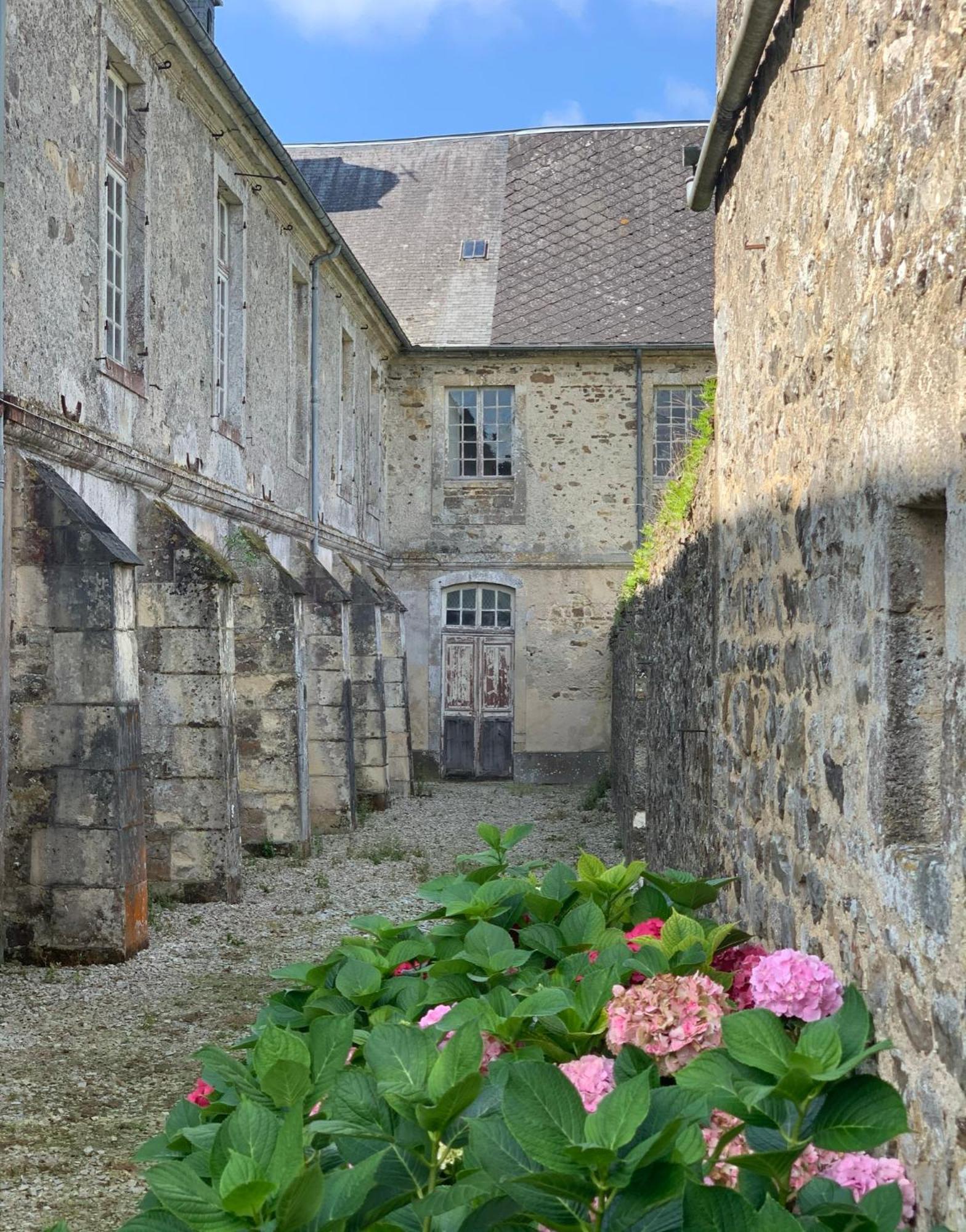Abbaye De Blanchelande Bed & Breakfast Neufmesnil ภายนอก รูปภาพ